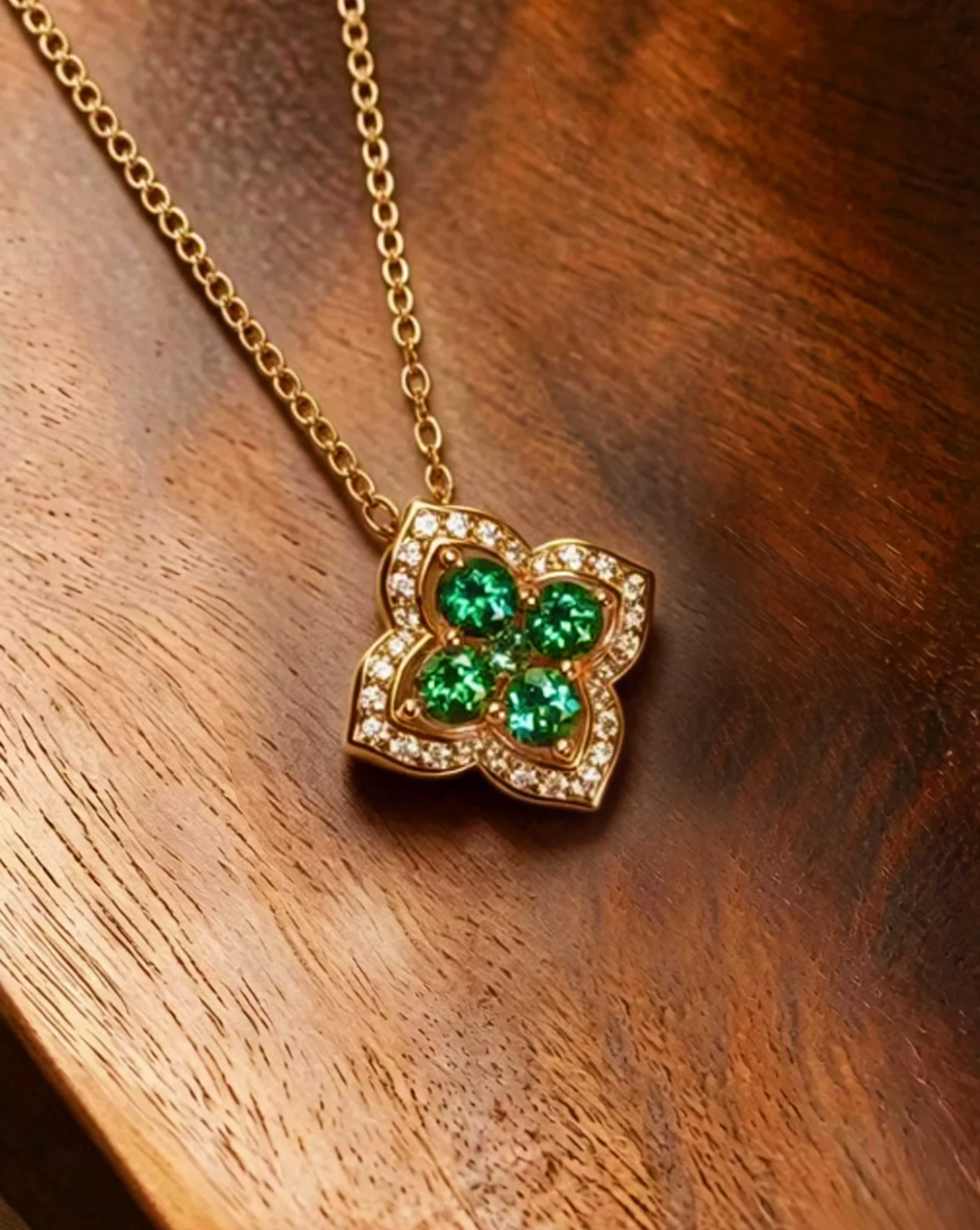 Round Brilliant Cut Emerald Necklace - Lumina Flora