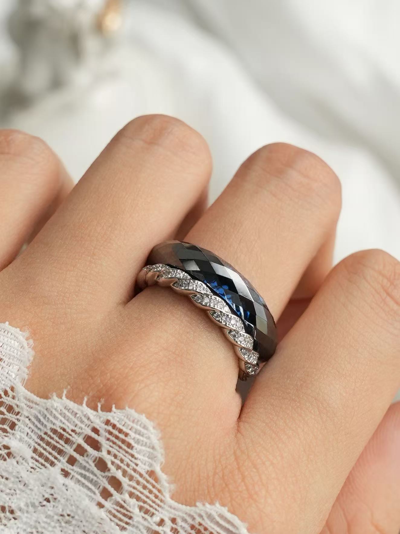 360-Degree Faceted Moissanite Ring - Starry Blue