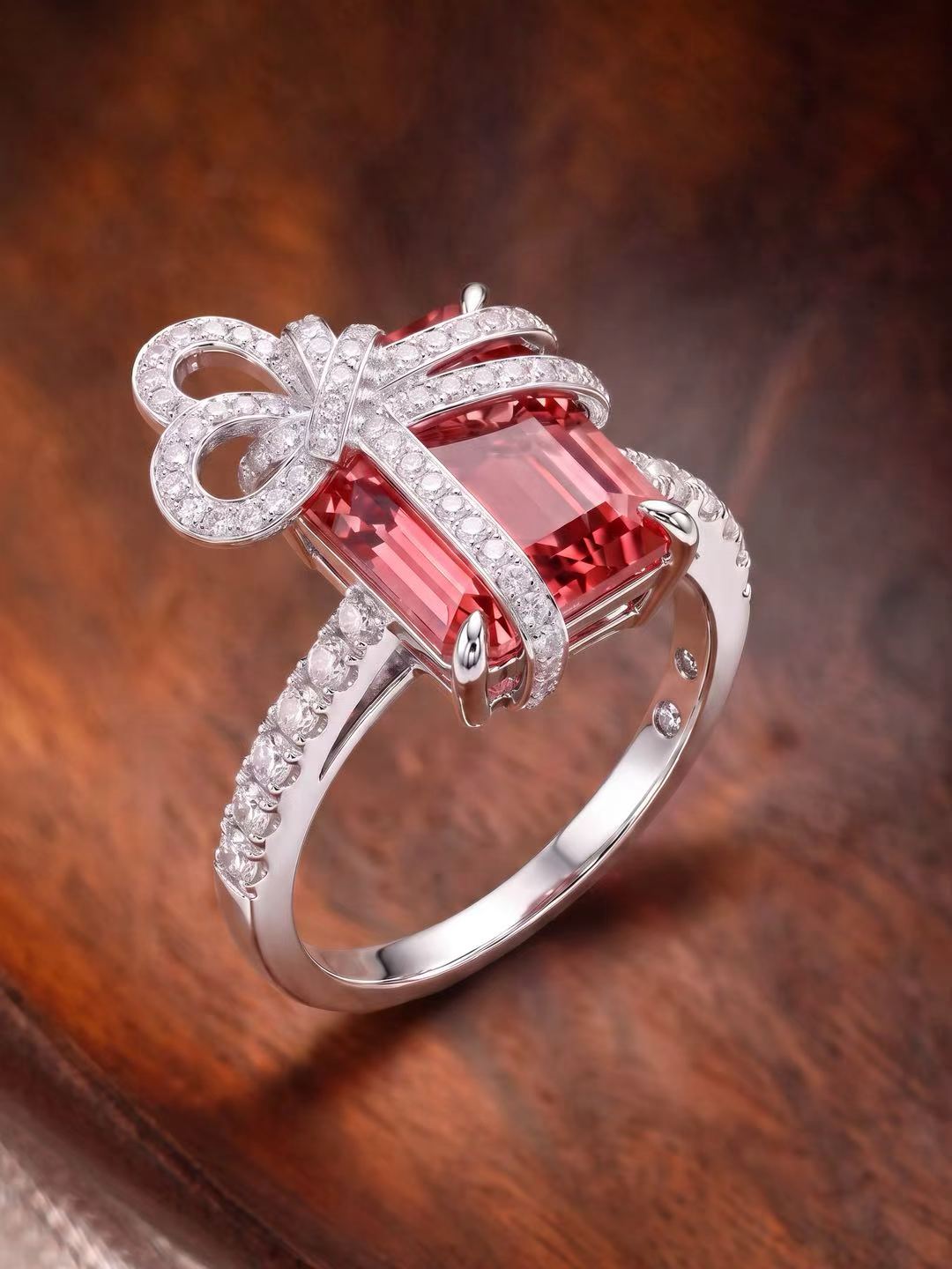 Emerald Brilliant Cut Padparadscha Ring - Bow Present
