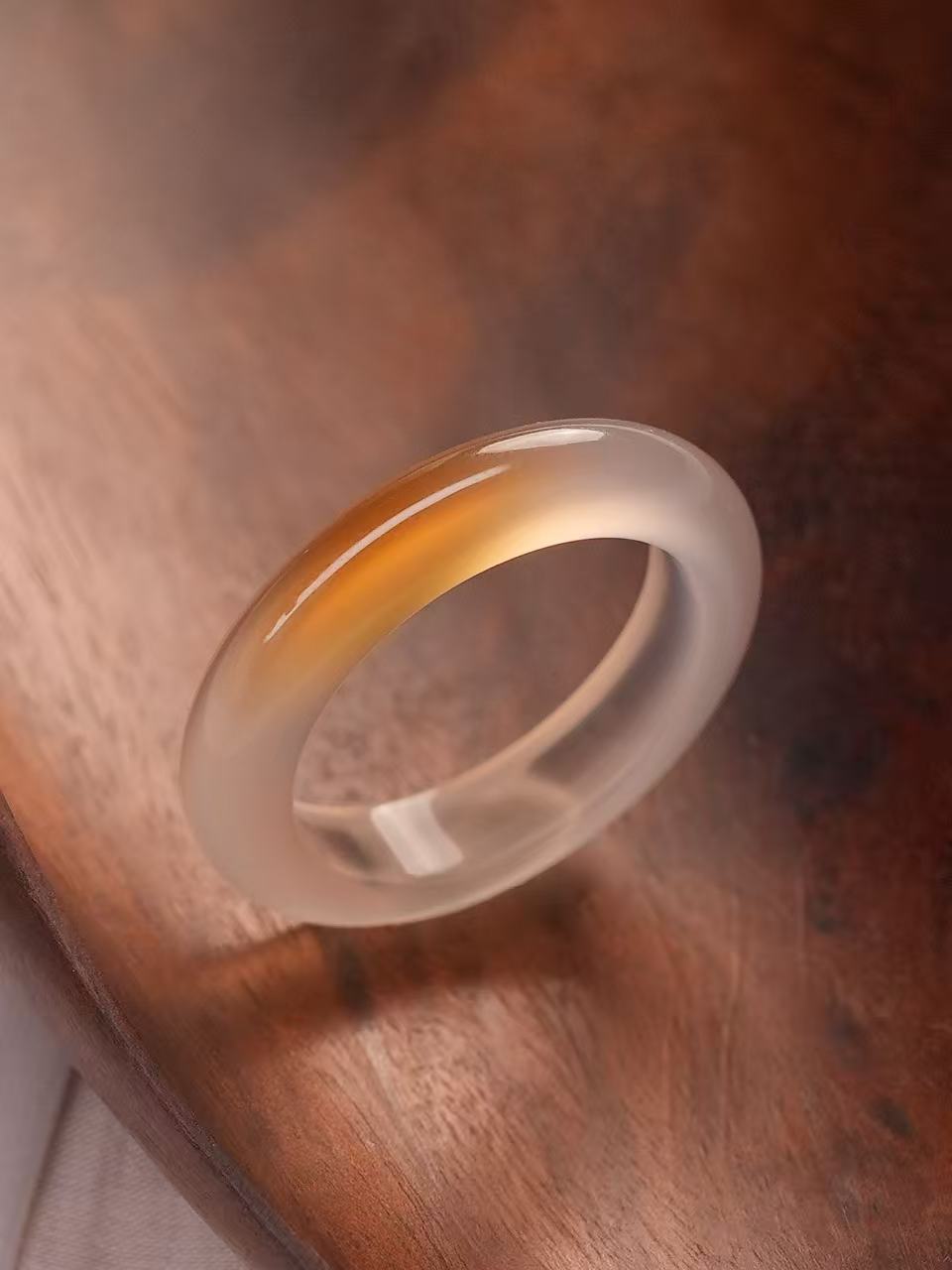 360-Degree Cabochon Sugar-hued Agate Ring