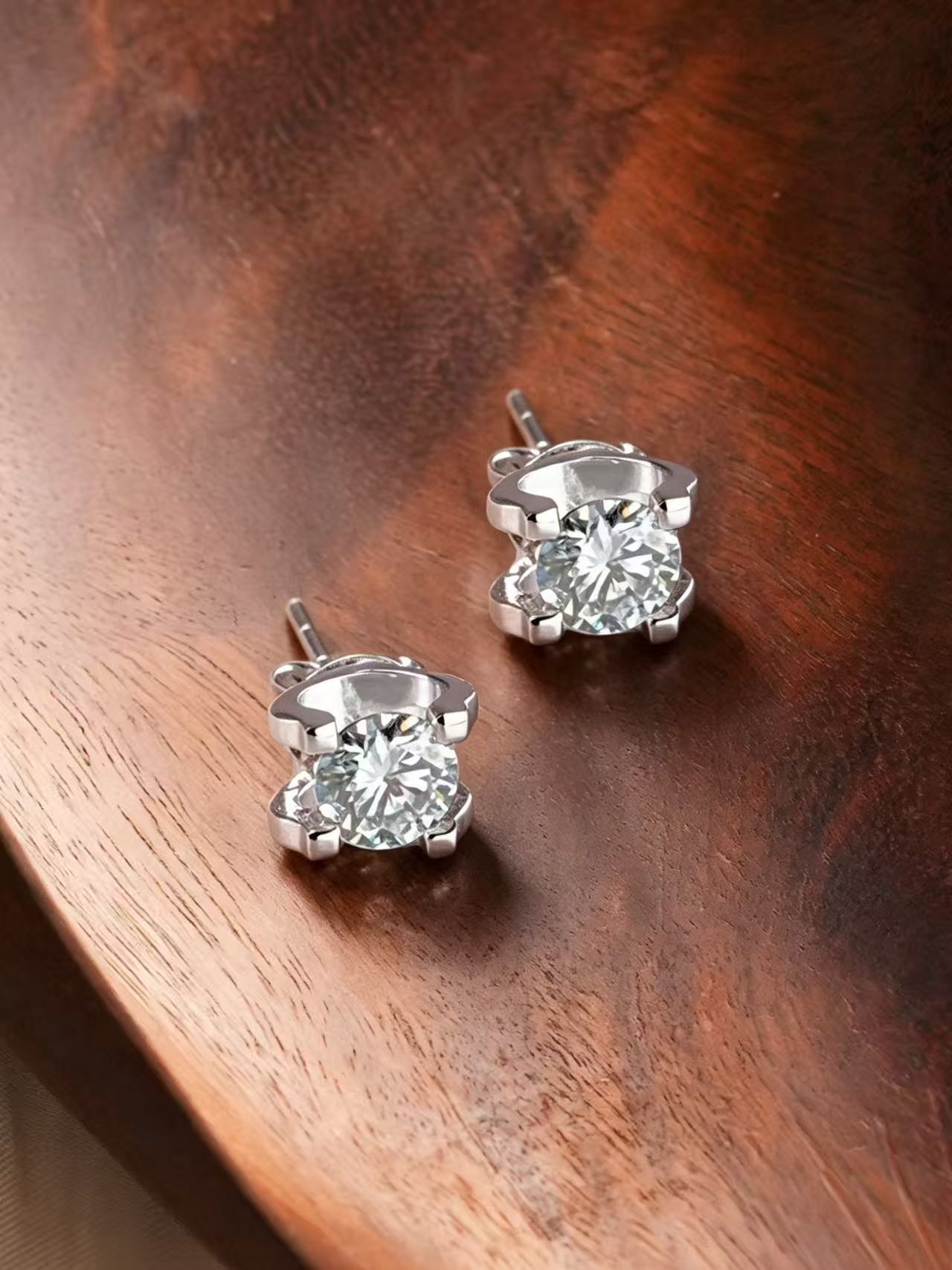 Round Brilliant Cut Moissanite Earring - Eternal Spark 