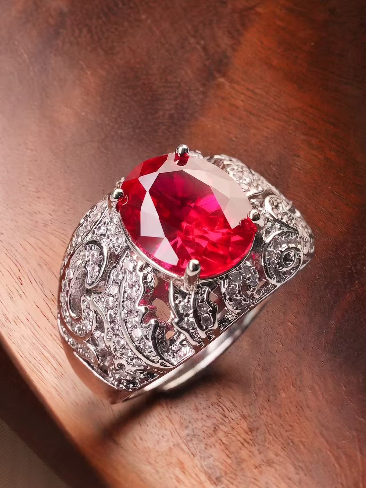 Oval Brilliant Cut Ruby/Sapphire Ring - Gilded Labyrinth