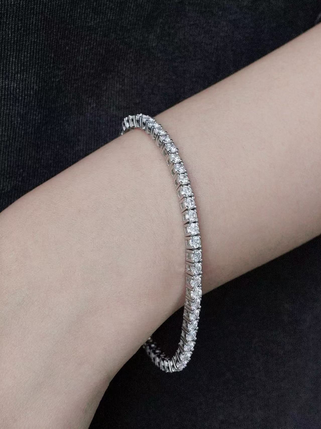 Galaxy Halo Bracelet - Moissanite