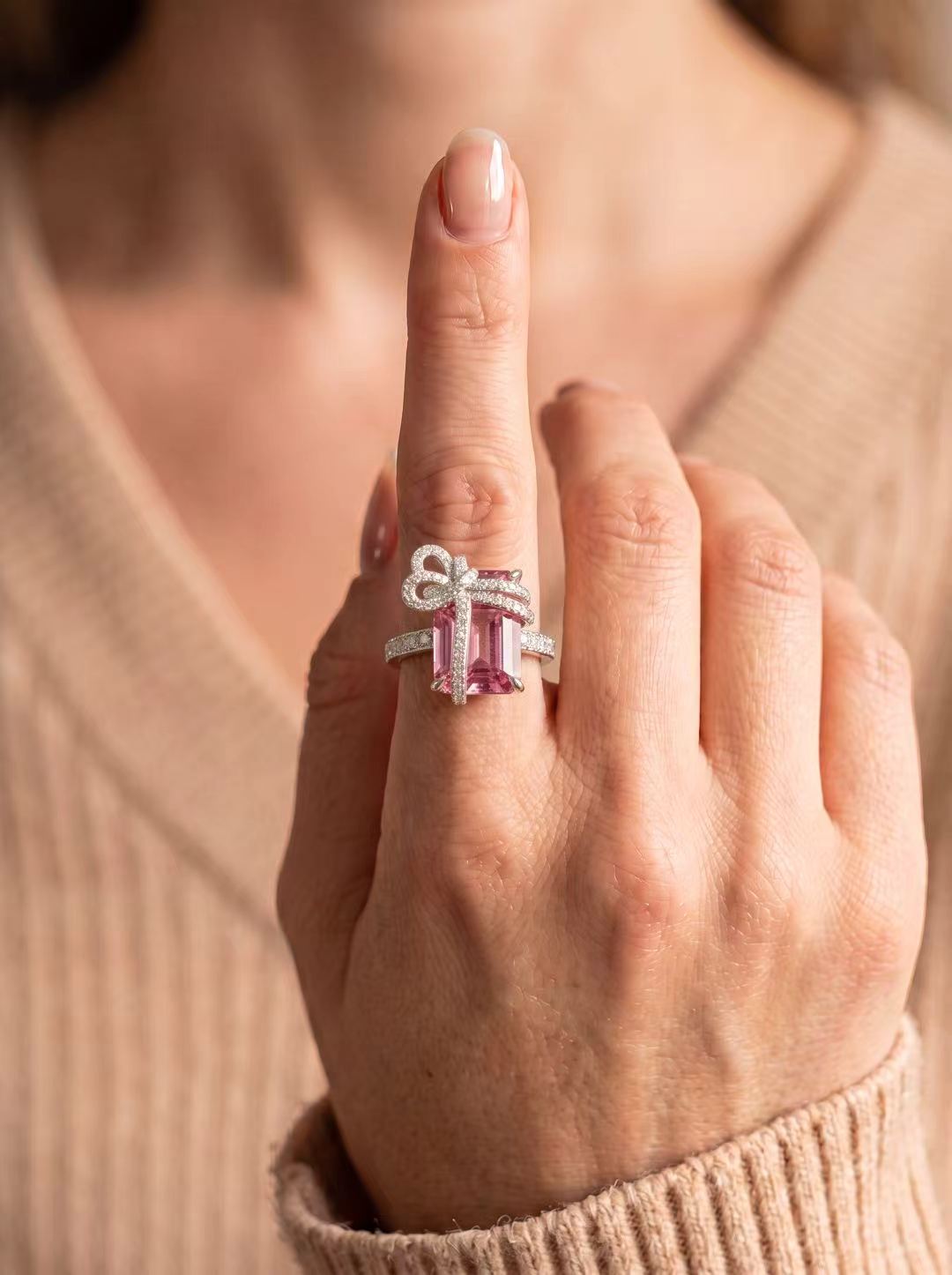 Emerald Brilliant Cut Padparadscha Ring - Bow Present
