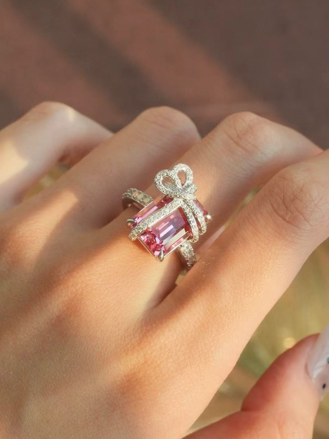 Emerald Brilliant Cut Padparadscha Ring - Bow Present