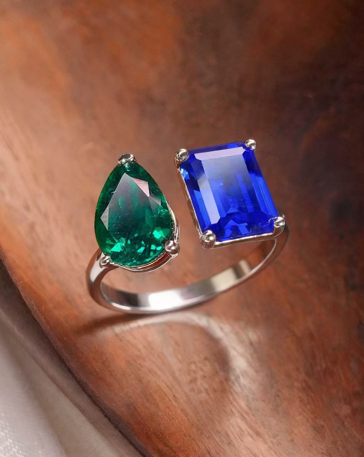 Adjustable Ring Set with Emerald and Sapphire