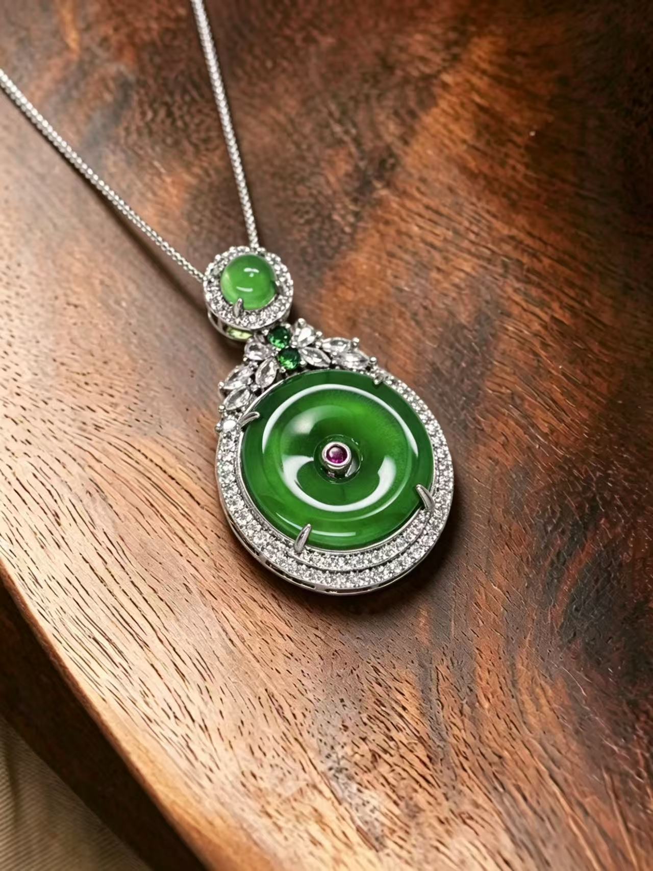 Chalcedony Necklace - Evergreen Essence 