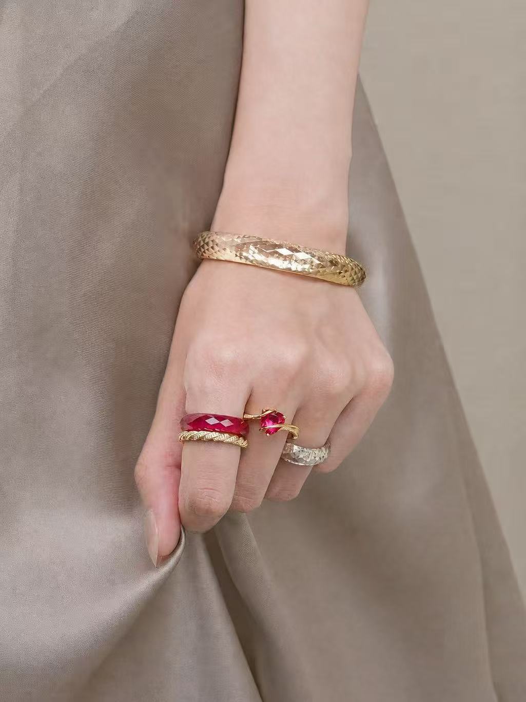 360-Degree Faceted Moissanite Bangle - Champagne Gold