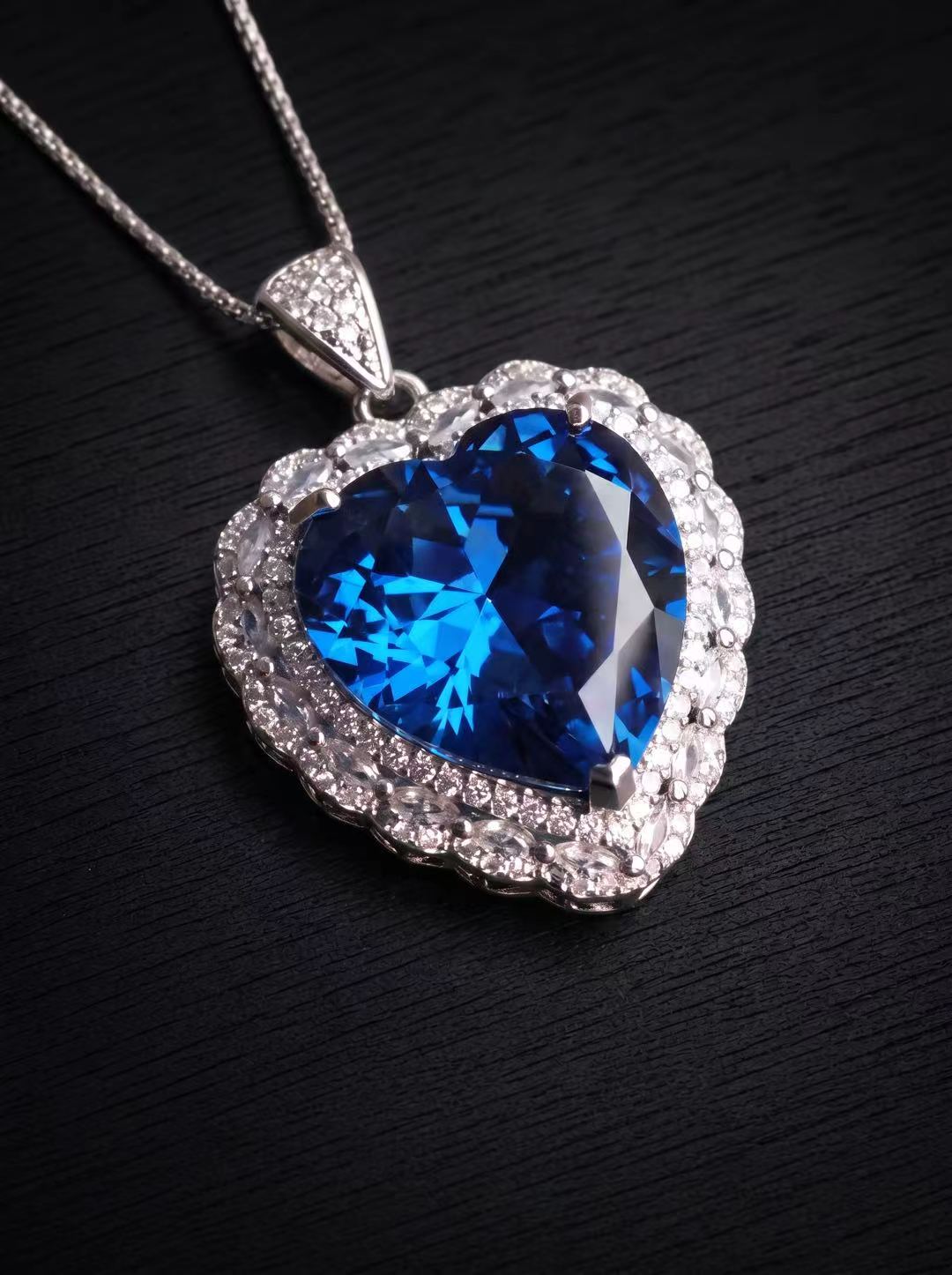 Royal Sapphire-Heart Brilliant Cut Necklace-Heart of the Ocean