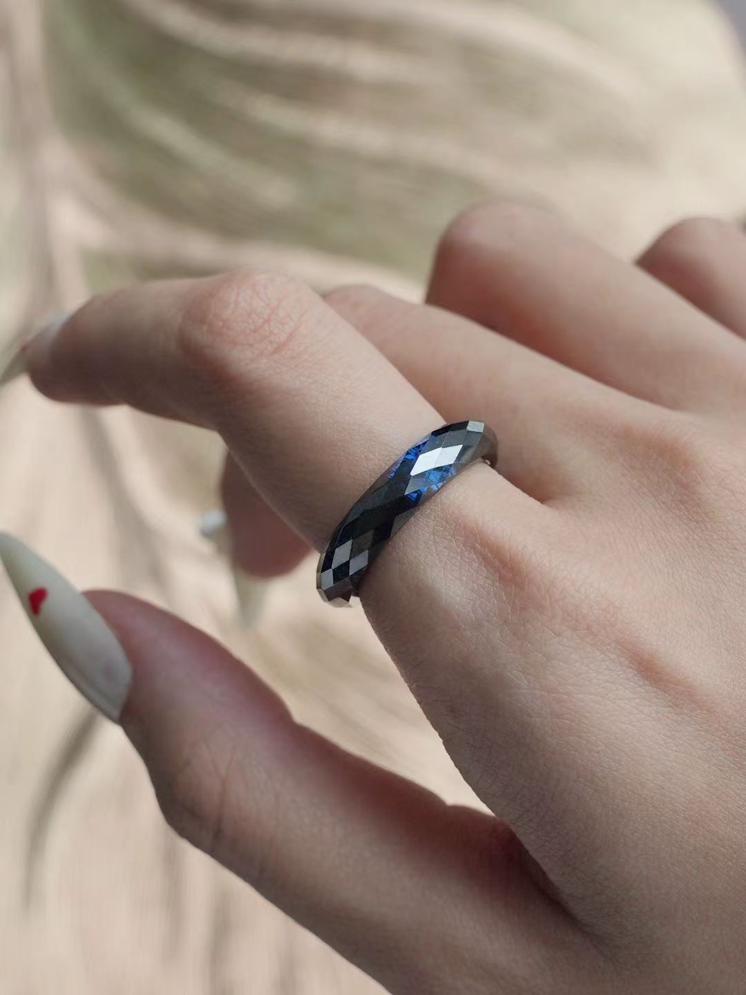 360-Degree Faceted Moissanite Ring - Starry Blue