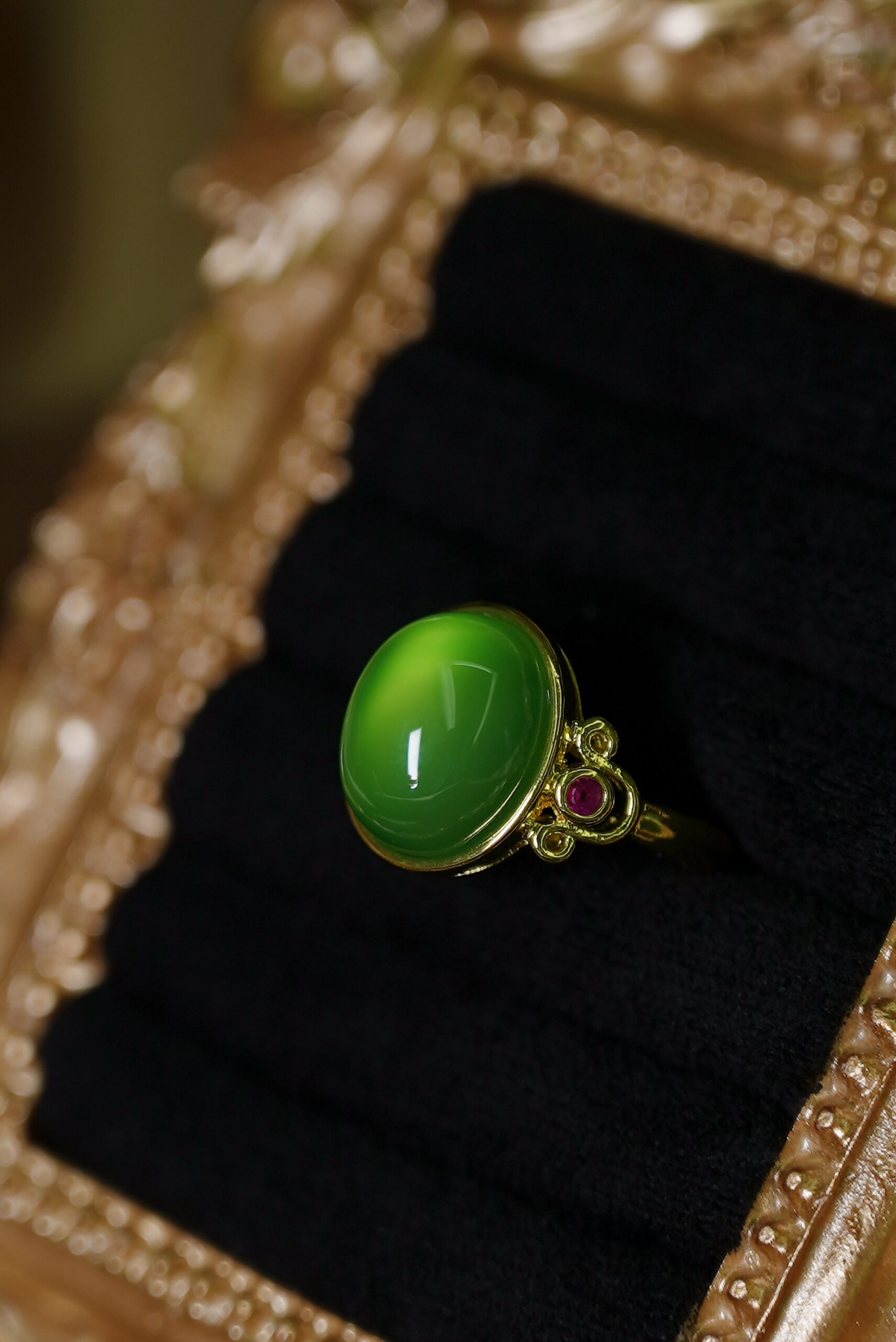 hued Rhyme with Condensed Light