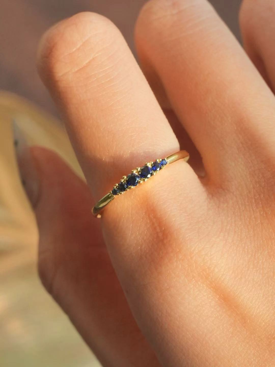 Round Brilliant Cut Sapphire Ring - Delicate Sapphire