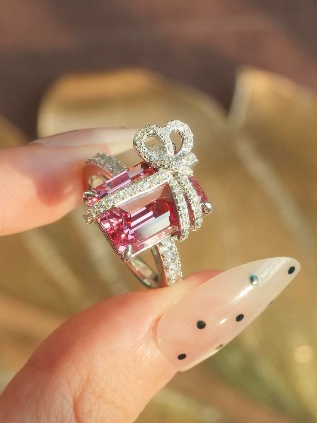 Emerald Brilliant Cut Padparadscha Ring - Bow Present