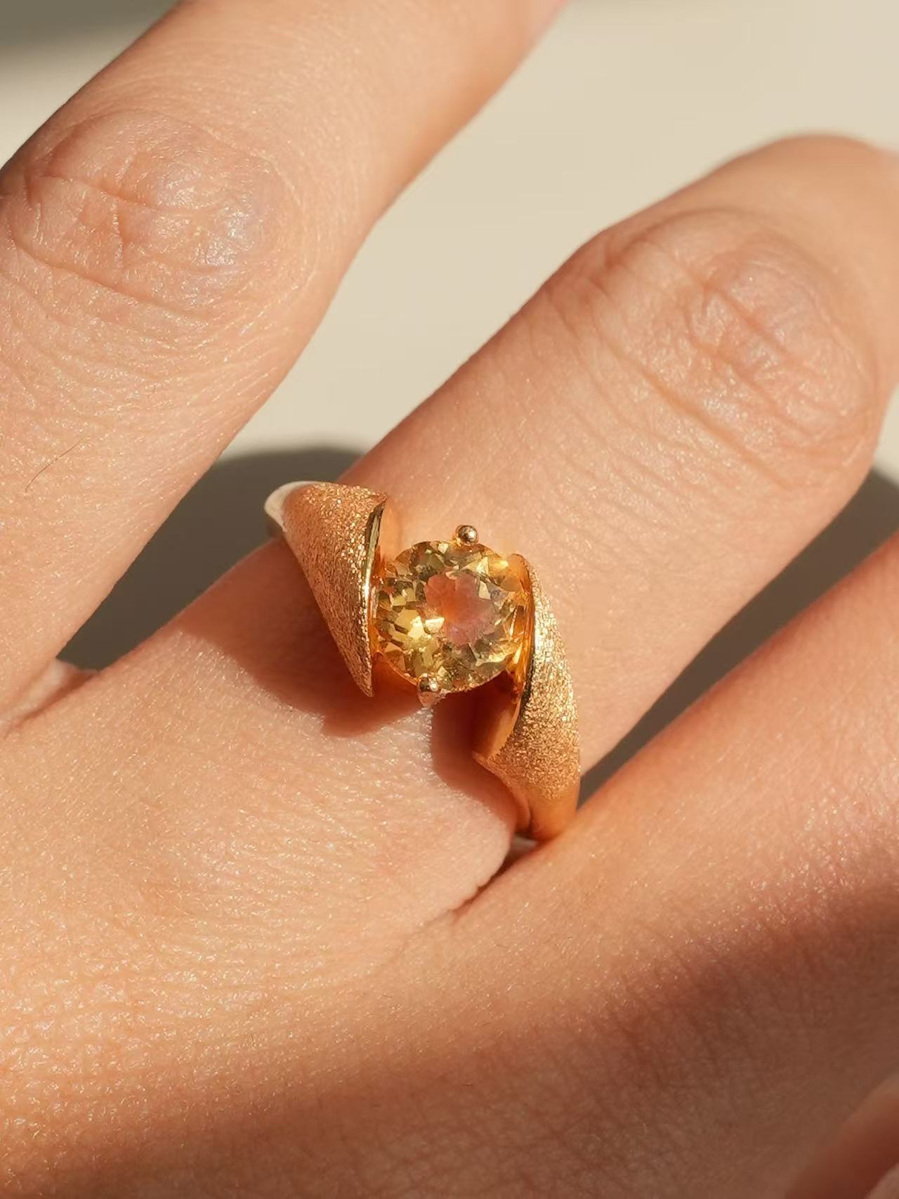 Citrine-Round Brilliant Cut Ring-Sculpture of Lighting
