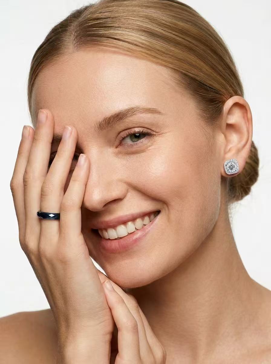 360-Degree Faceted Moissanite Ring - Starry Blue