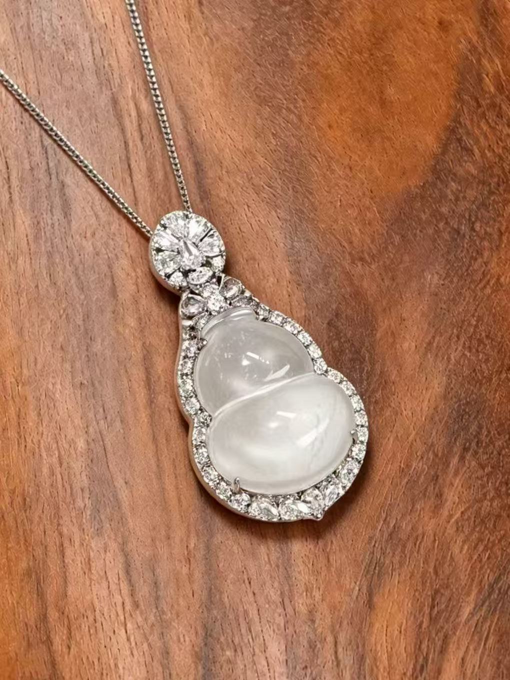 Chalcedony Necklace - Exquisite Albite Jade 