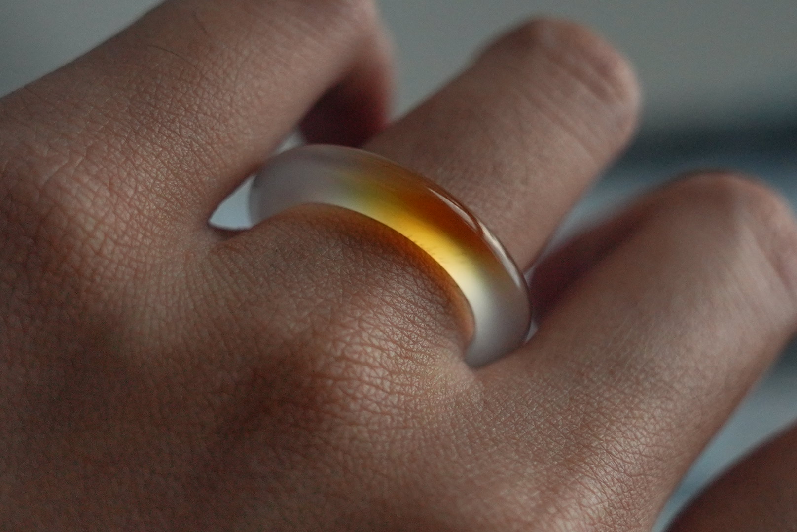 360-Degree Cabochon Sugar-hued Agate Ring