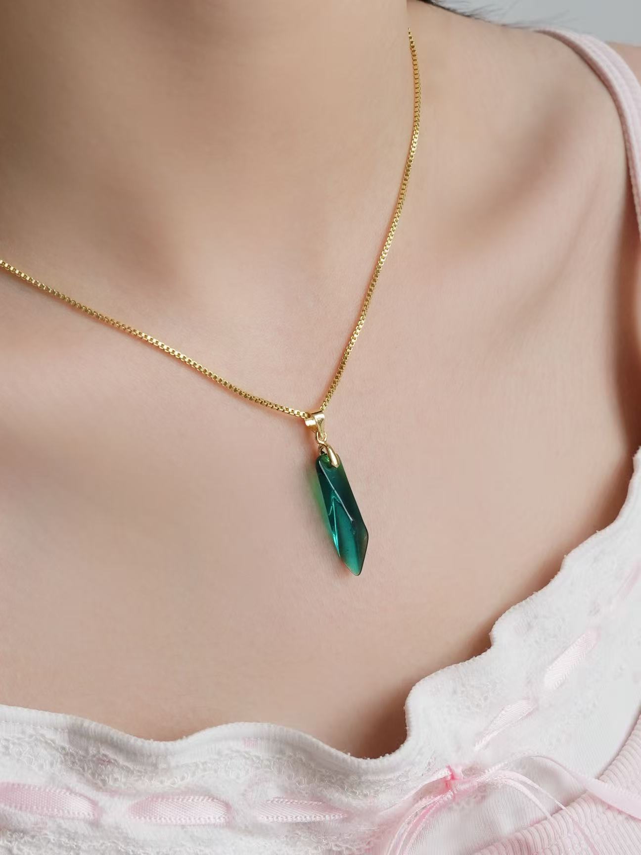Free‑Form Faceted Cut Emerald Necklace - Verdant Ember