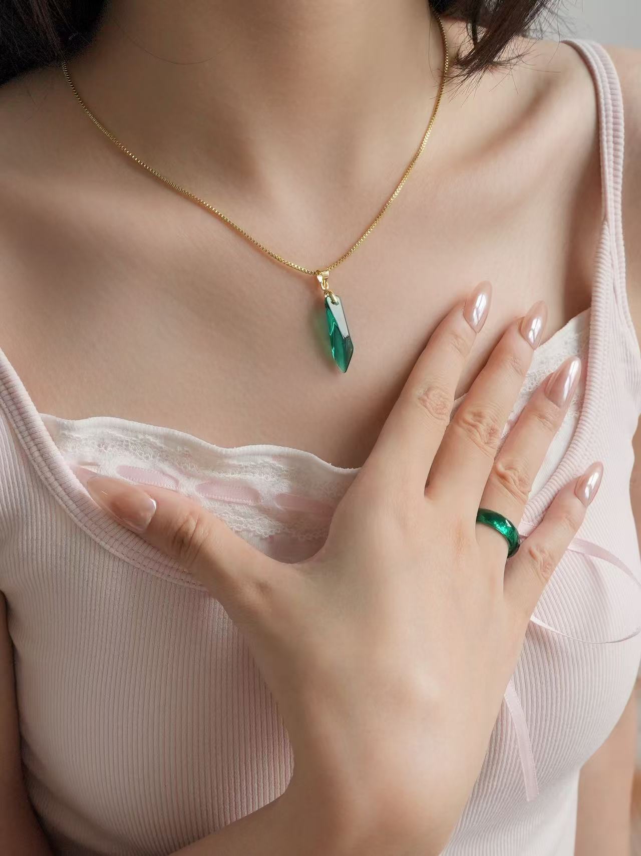 Free‑Form Faceted Cut Emerald Necklace - Verdant Ember