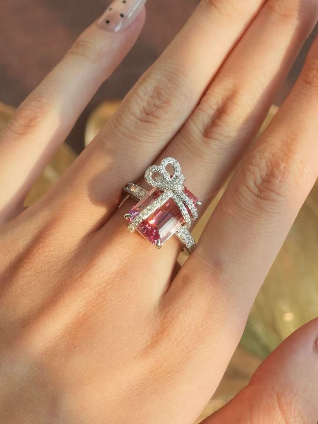 Emerald Brilliant Cut Padparadscha Ring - Bow Present