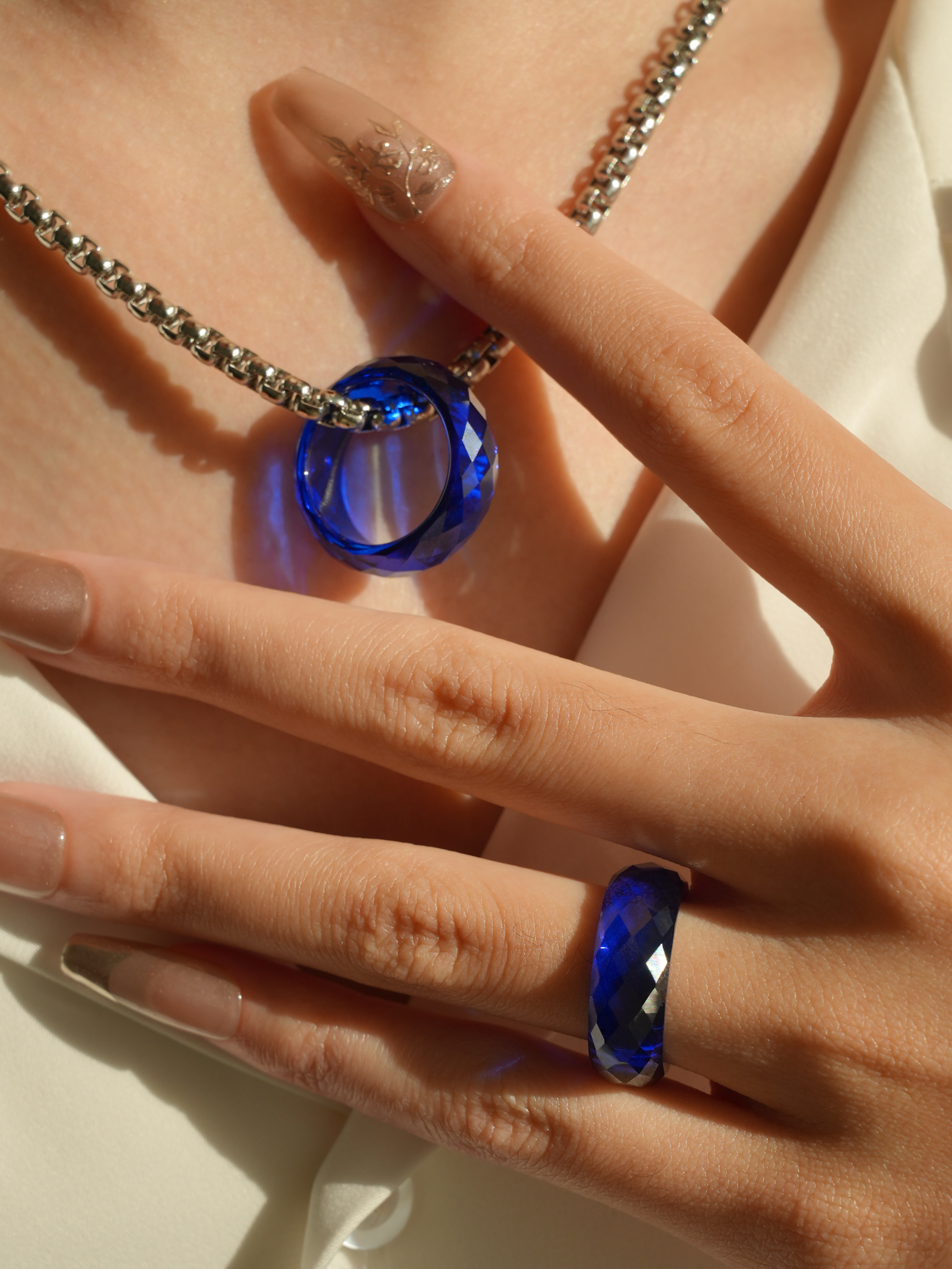 360-Degree Thick-Cut Royal Blue Sapphire Ring