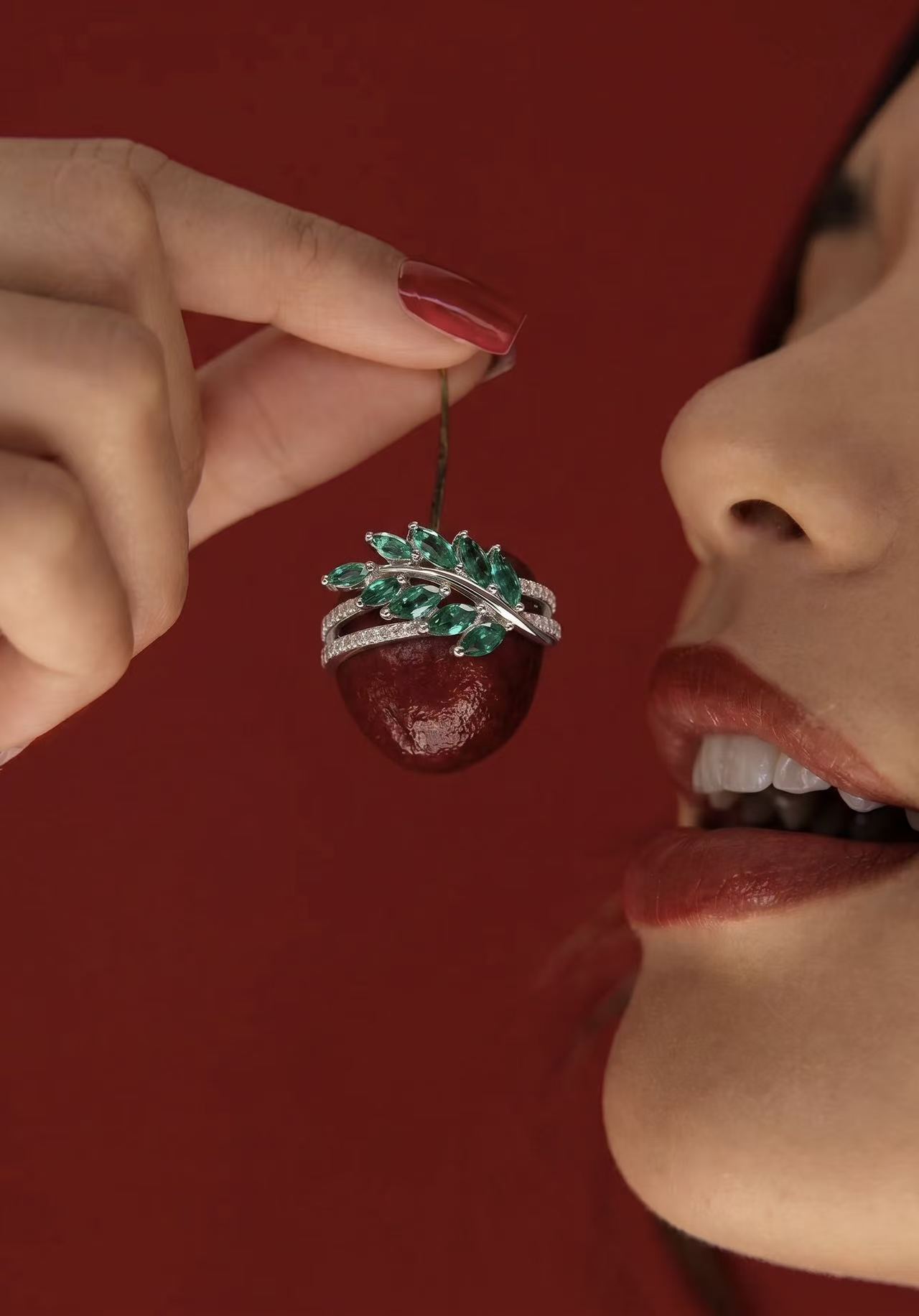Marquise Brilliant Cut Emerald Ring - The Leaf
