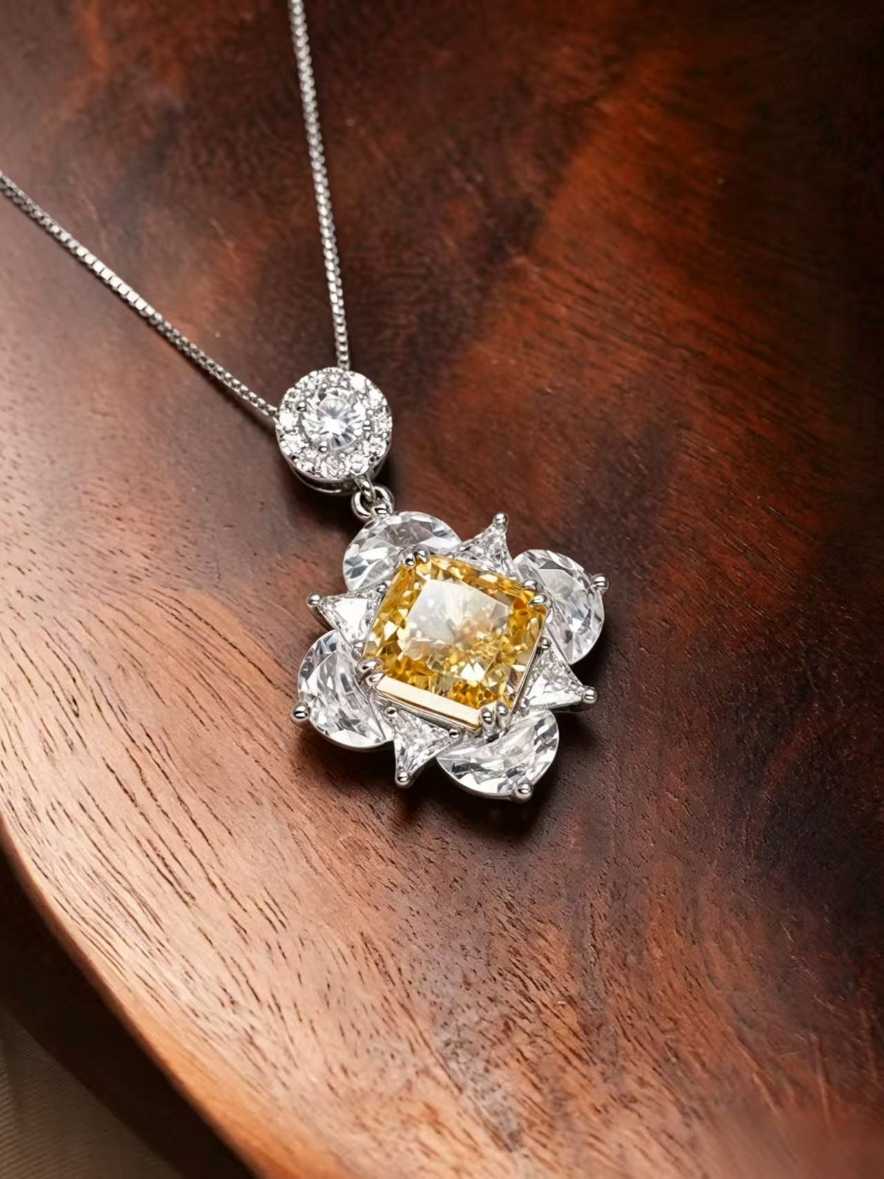 Cushion Brilliant Cut Cubic Zirconia Necklace - Golden Dawn 