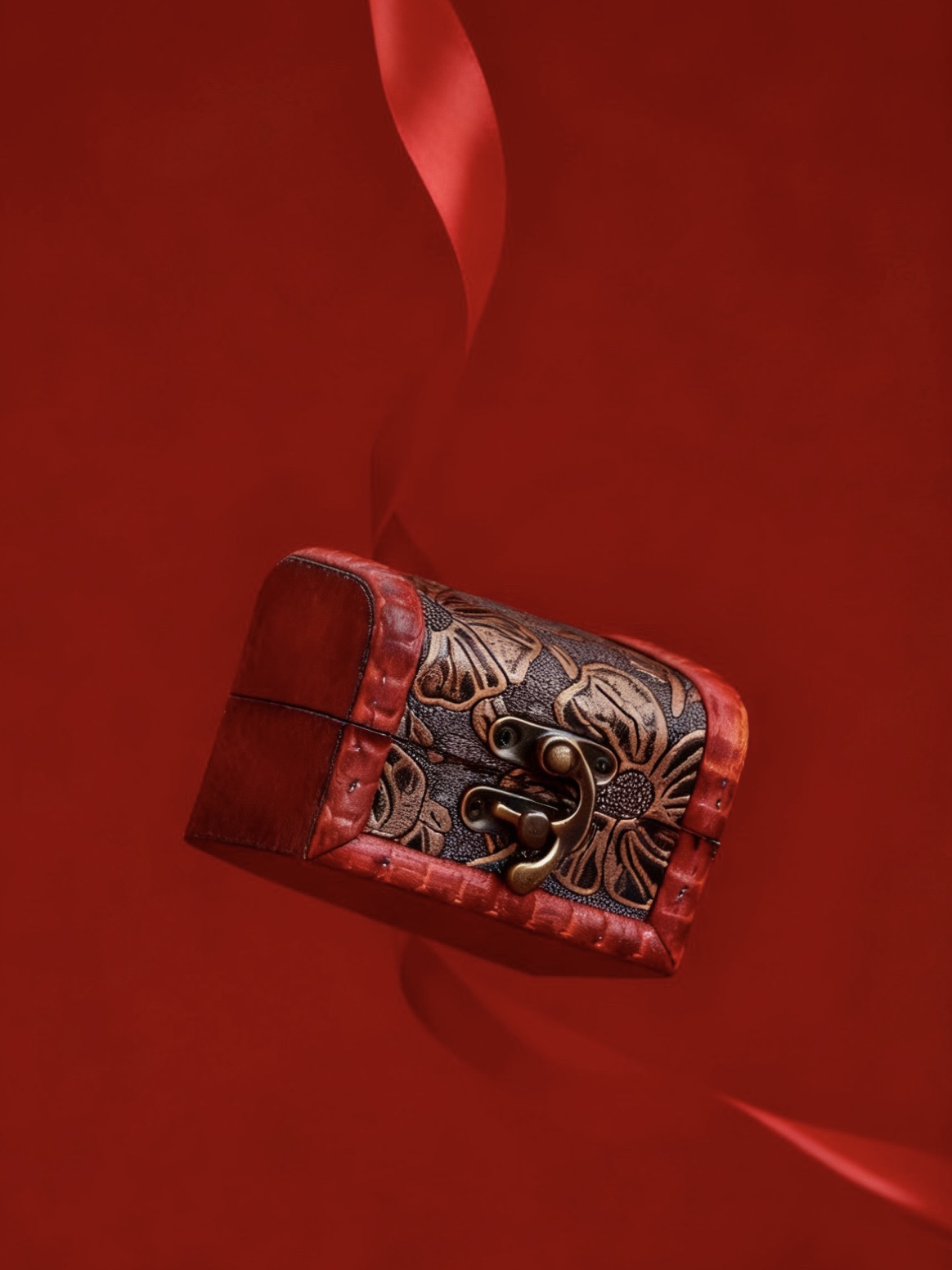 Vintage-Style Jewelry box