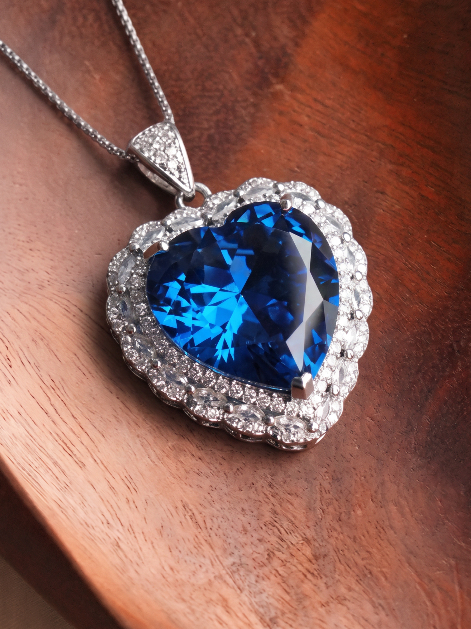Heart brilliant cut Royal Sapphire Necklace - Heart of the Ocean