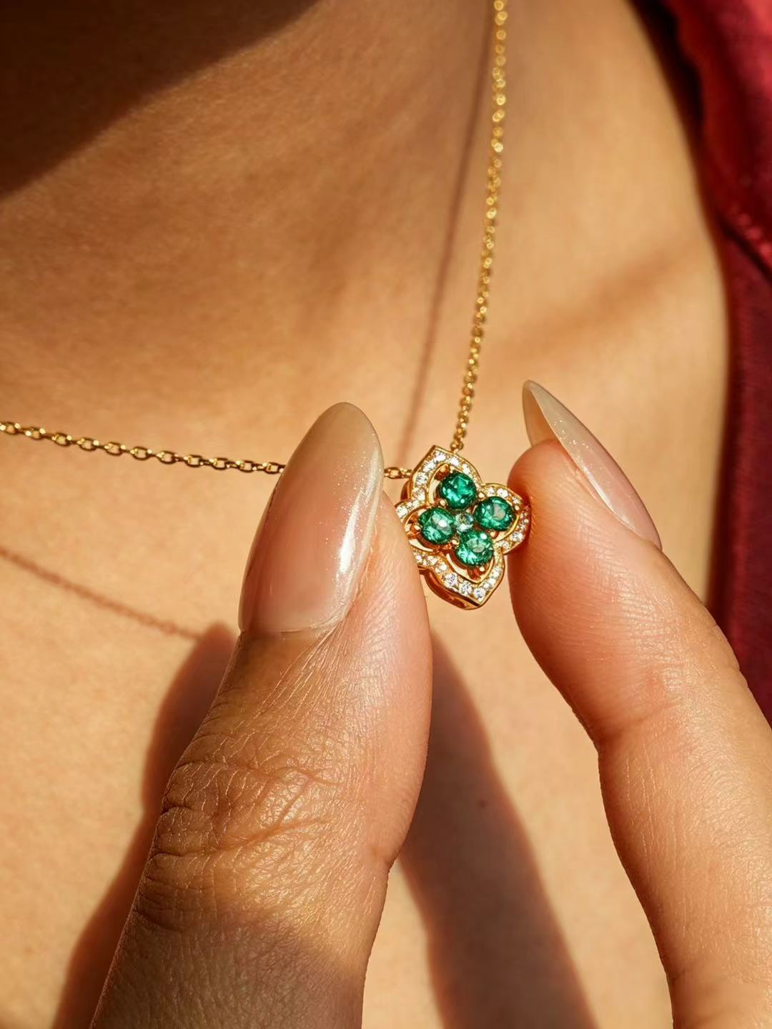 Round Brilliant Cut Emerald Necklace - Lumina Flora