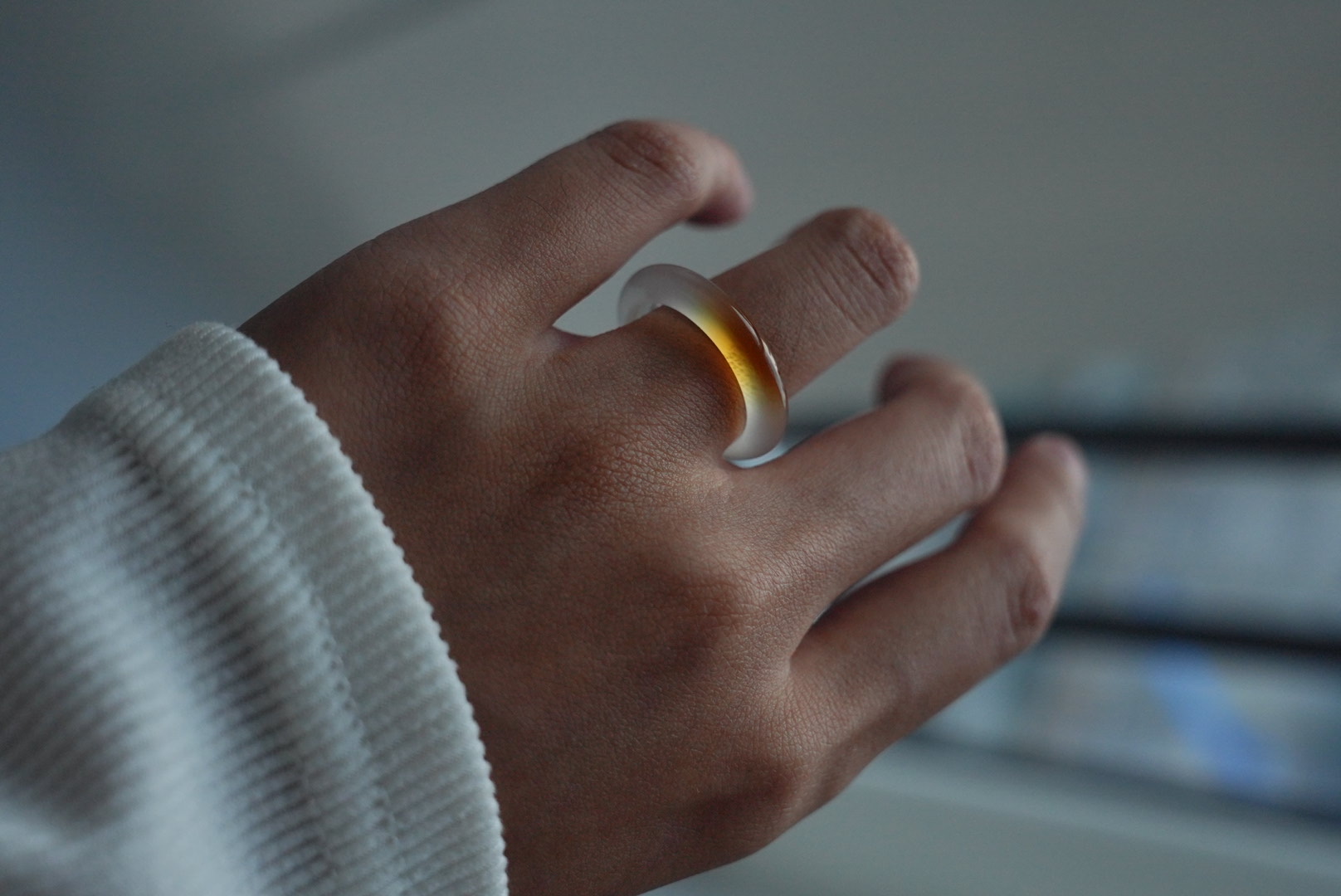 360-Degree Cabochon Sugar-hued Agate Ring