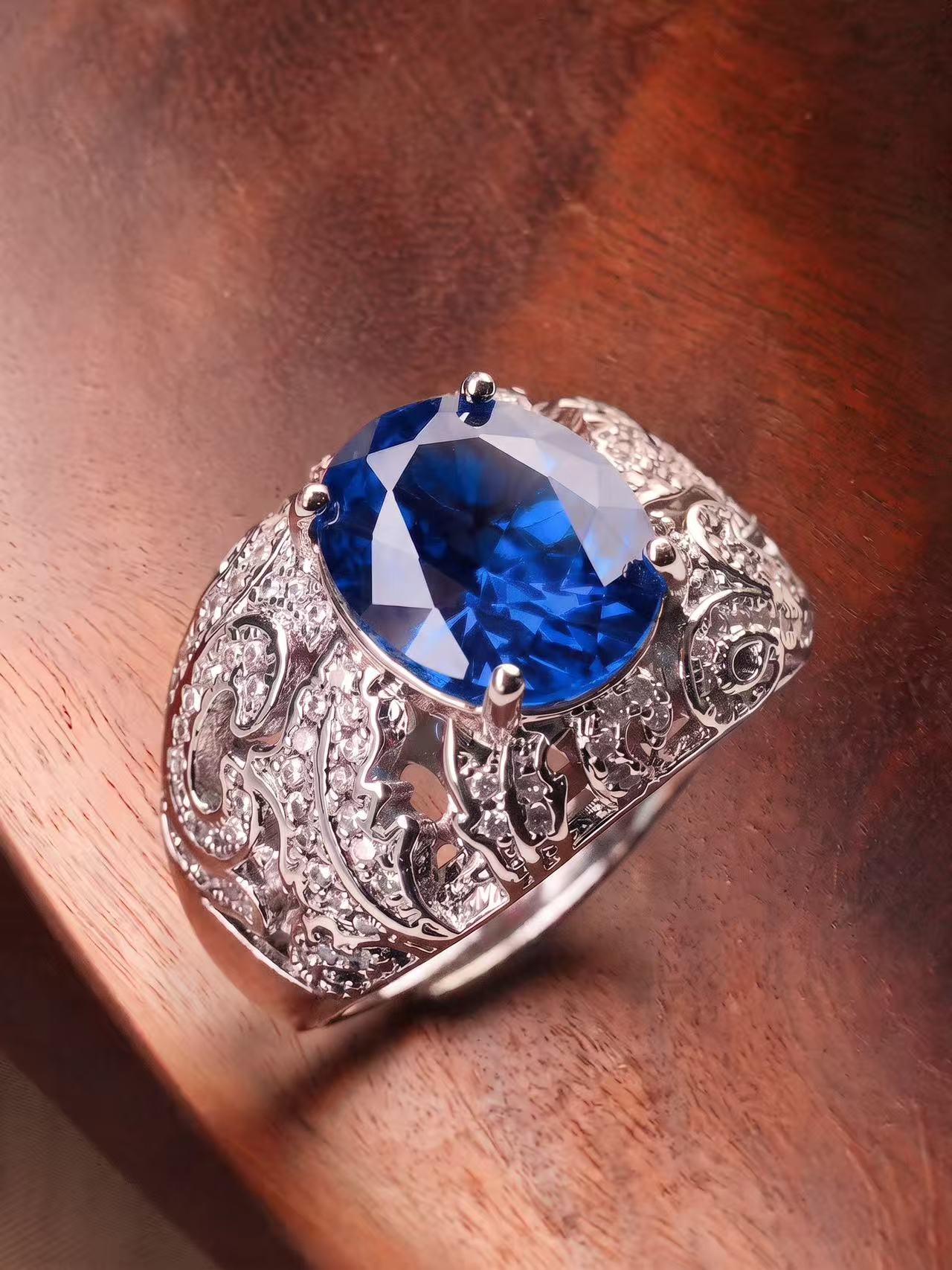 Oval Brilliant Cut Ruby/Sapphire Ring - Gilded Labyrinth