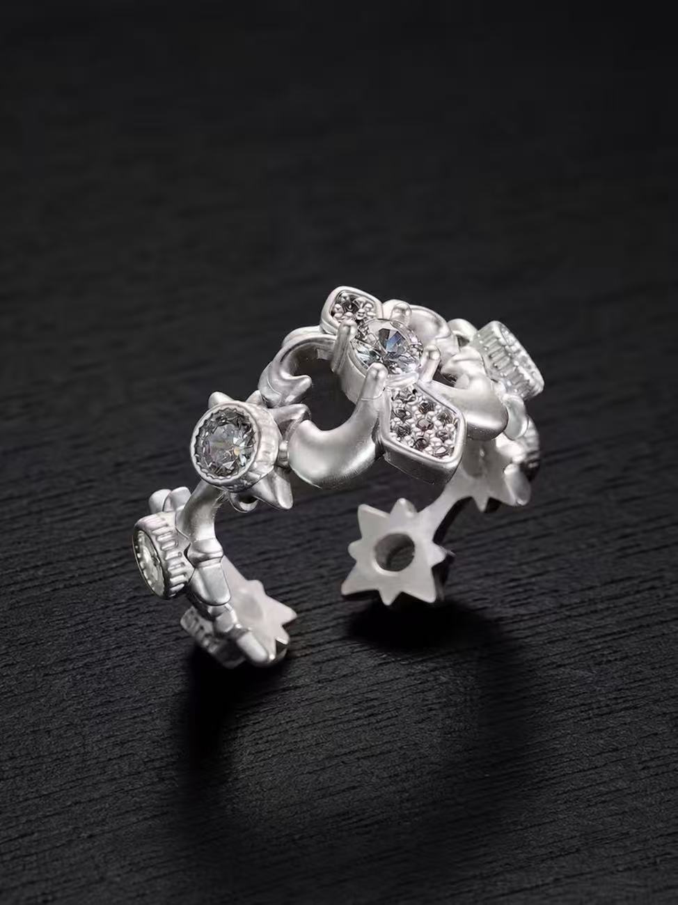 Synthetic cubic zirconia-Round Brilliant Cut Ring-Gear Star Ring