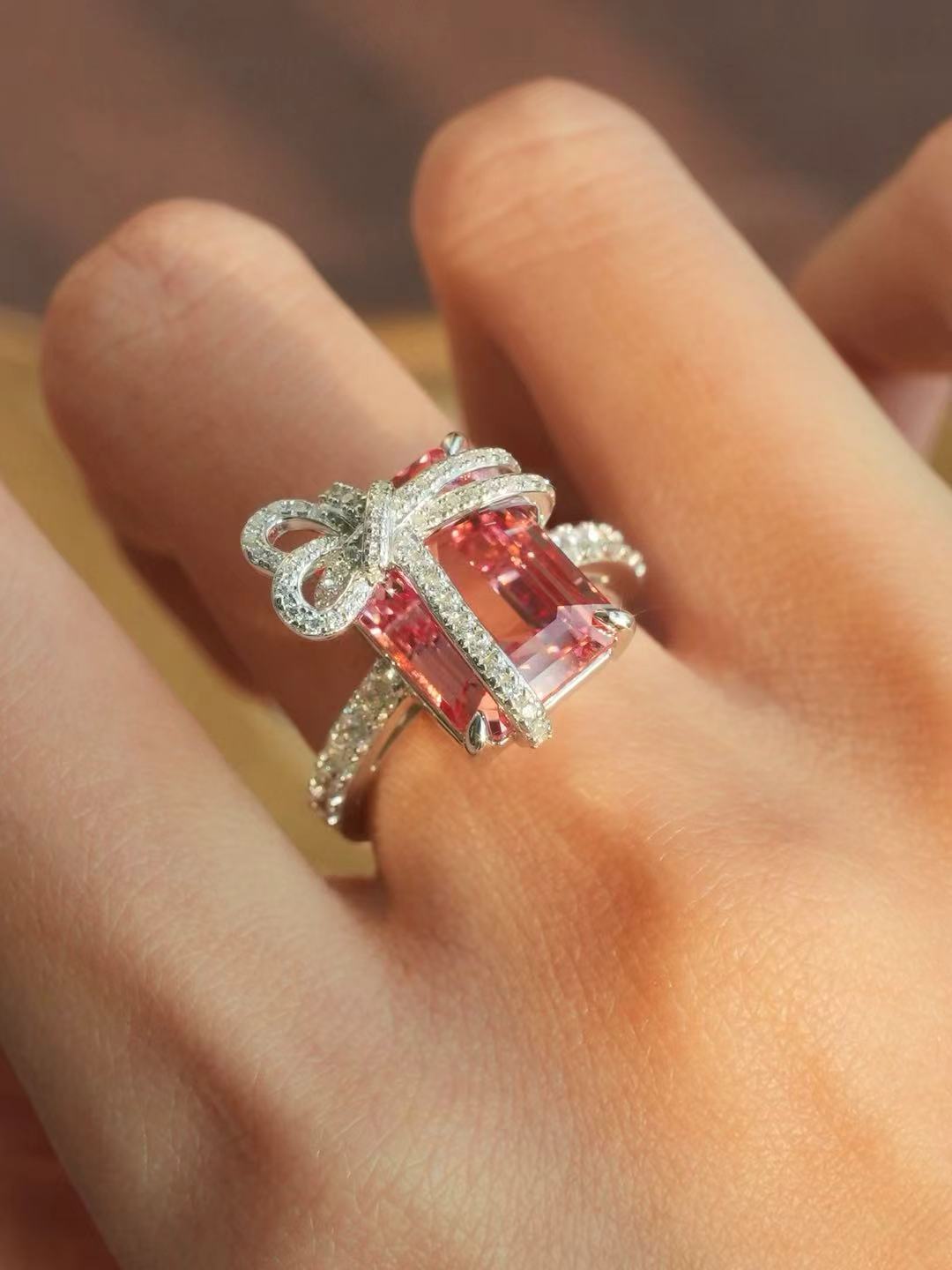Emerald Brilliant Cut Padparadscha Ring - Bow Present