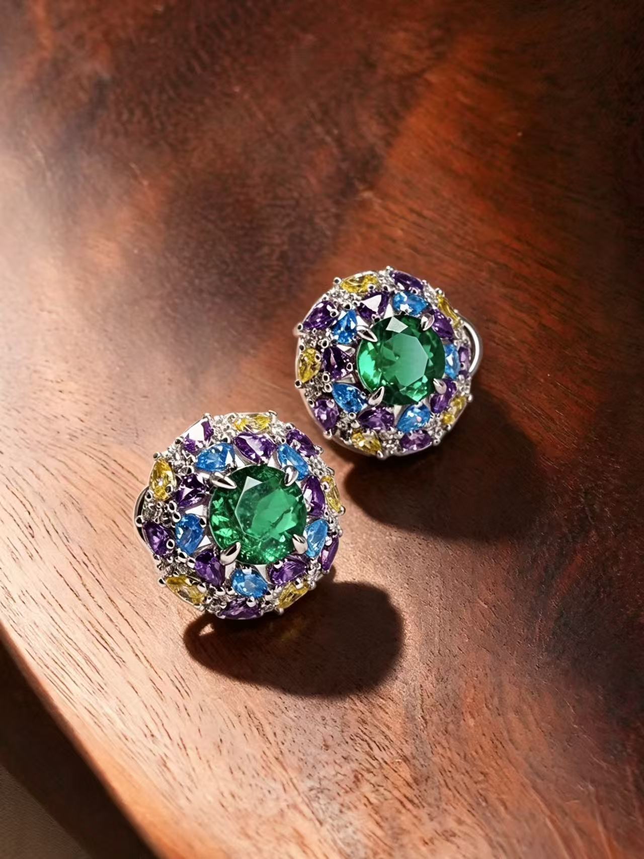 Round Brilliant Cut Emerald Earring - Luminous Garden 