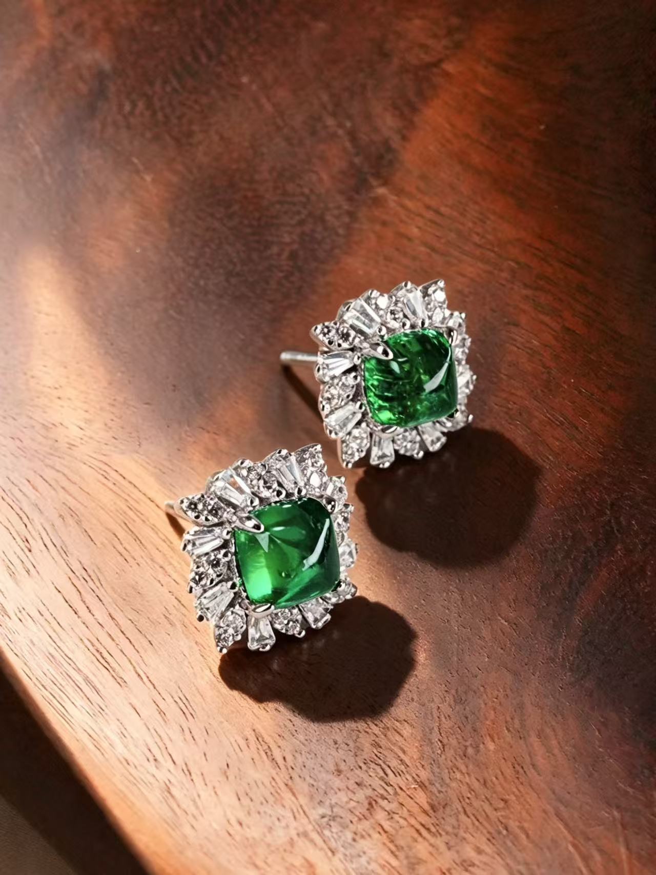 Sugarloaf Brilliant Cut Emerald Earring - Gleaming Vine