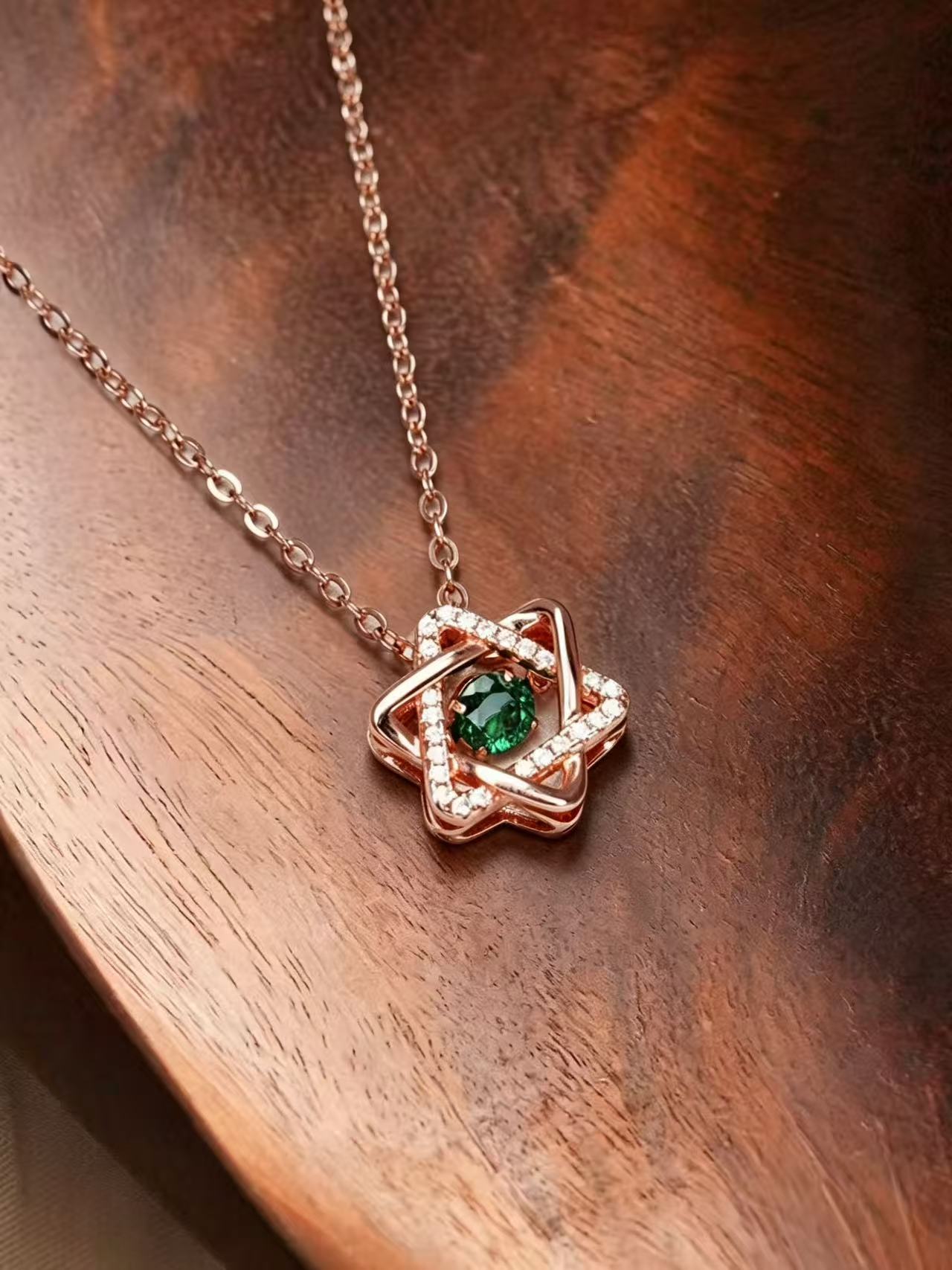  Round Brilliant Cut Emerald Necklace - Stellar Gleam 
