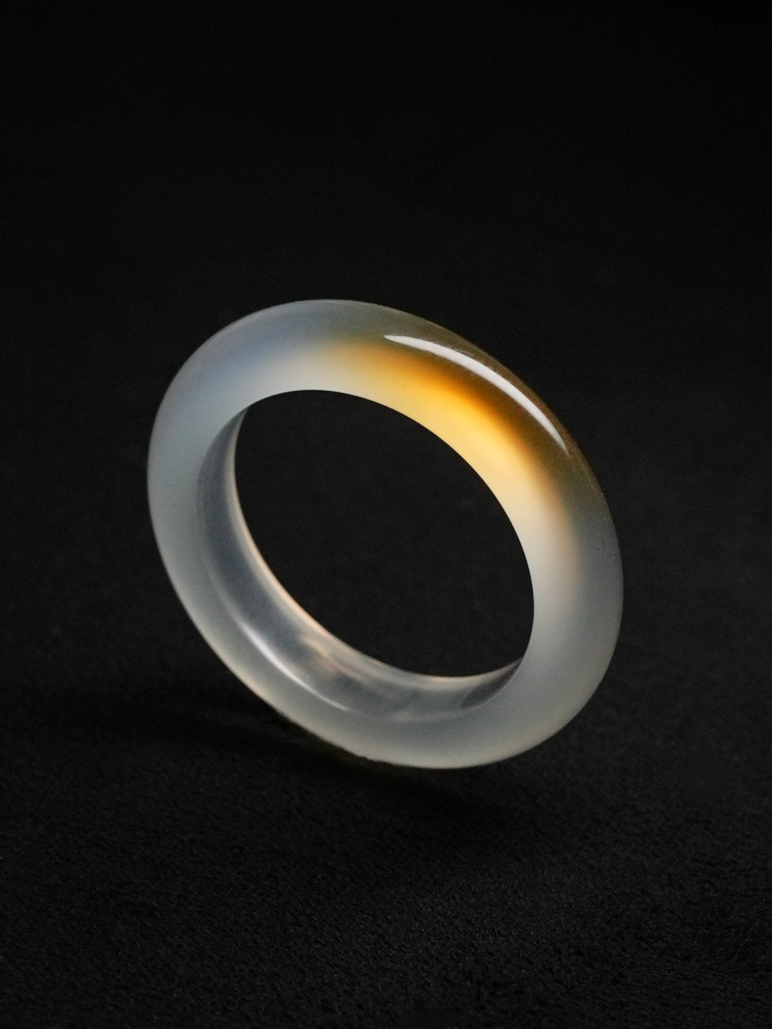 360-Degree Cabochon Sugar-hued Agate Ring
