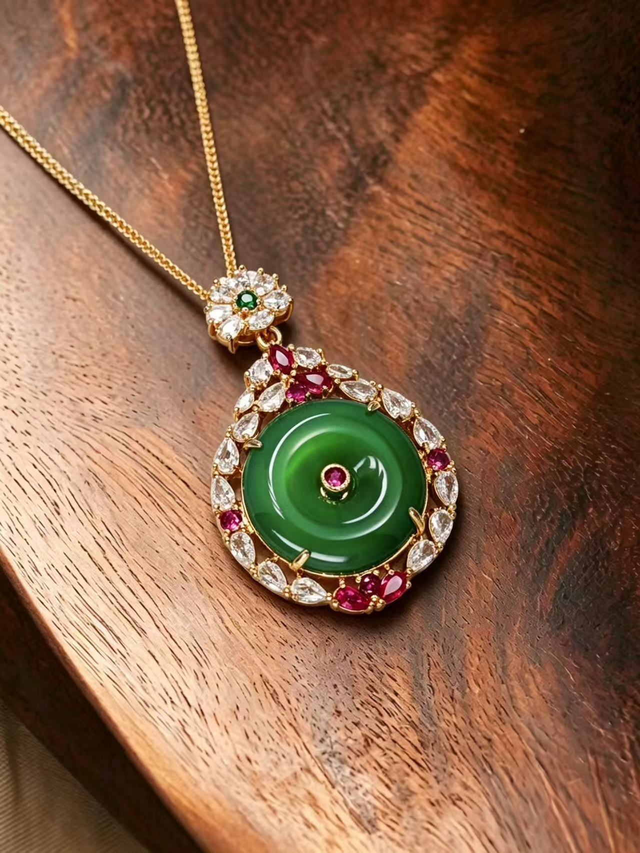 Chalcedony Necklace - Mystic Ivy 