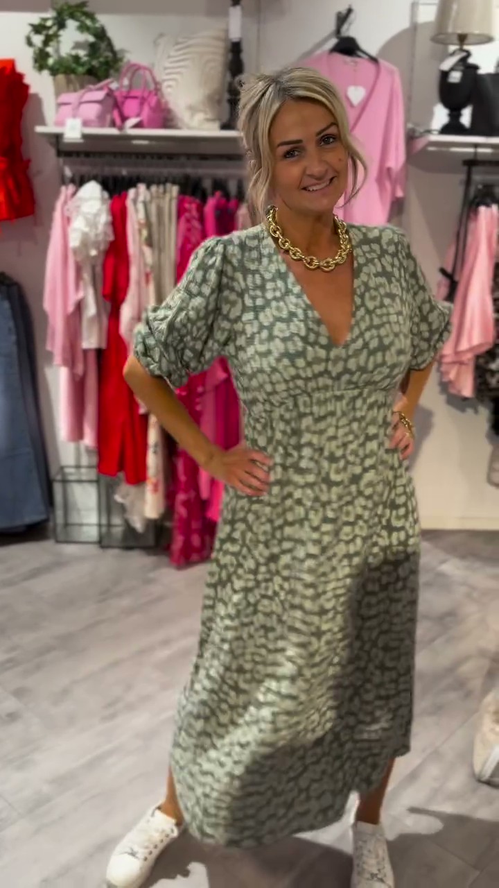 【S-5XL】💜 Elegancka i wygodna sukienka z dekoltem w serek w 3 kolorach