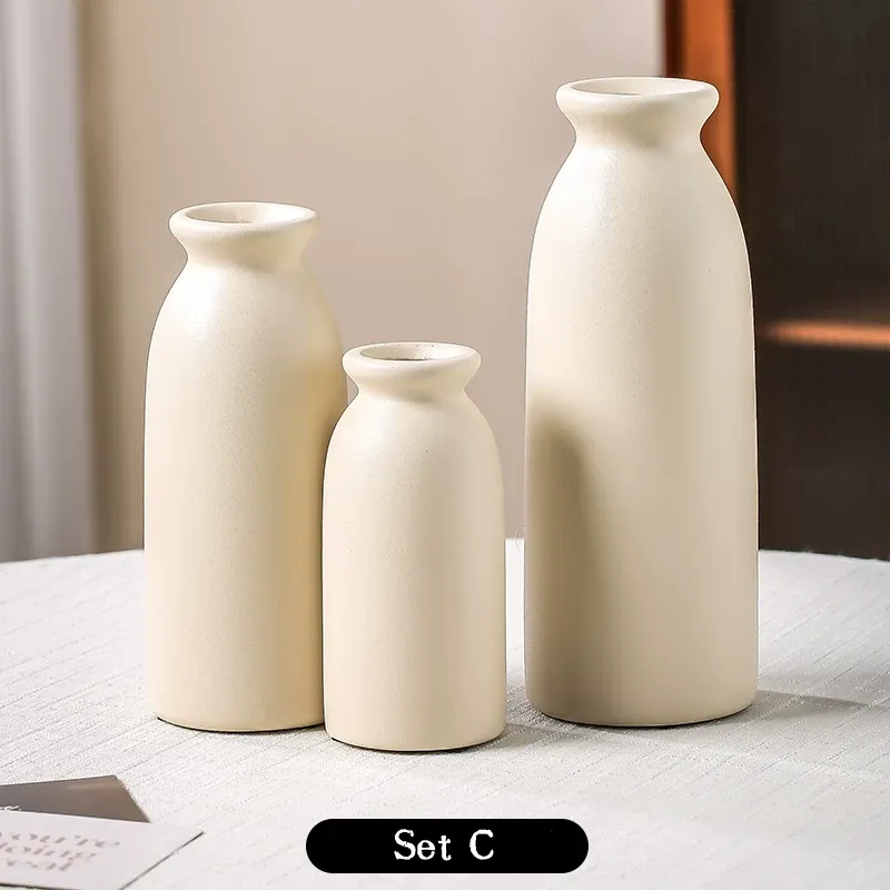 New Chinese style blue and white porcelain ceramic vase for flower arrangement, retro water-based vase for living room.
