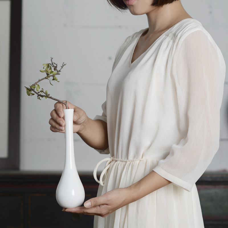 White Creative Home & Hotel Decor Ceramic Vase Ornament Modern Minimalist Dried Flower Arranger