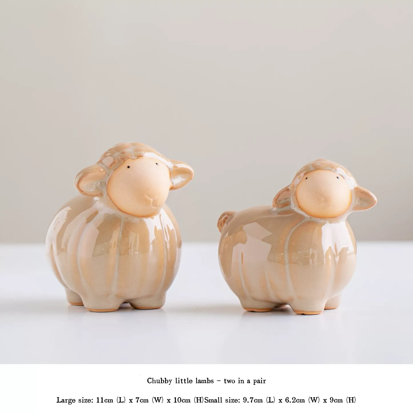 Jingdezhen creative ceramic ornaments, decorative tabletops, simple, niche, cute porcelain, high-end small decorations for living rooms and bedrooms.