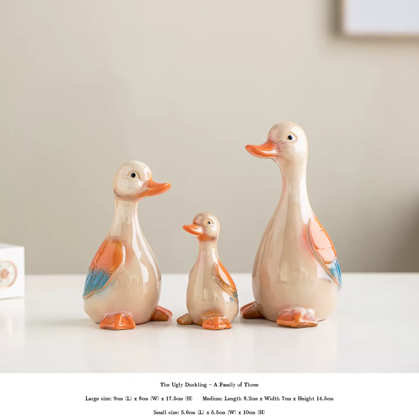 Jingdezhen creative ceramic ornaments, decorative tabletops, simple, niche, cute porcelain, high-end small decorations for living rooms and bedrooms.