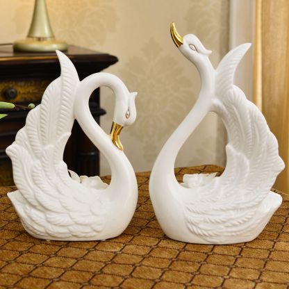 Modern minimalist ceramic swan figurine, home decoration, European-style creative and practical craft.