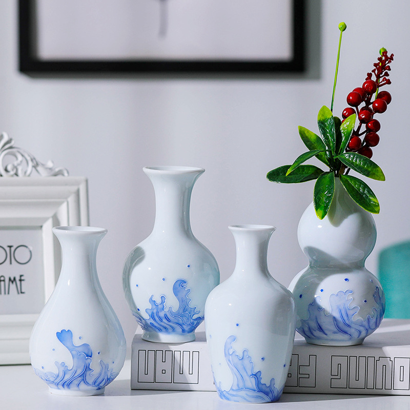 New hand-painted white porcelain mini vase, creative ceramic vase, white porcelain flower vase, mini porcelain ornament.