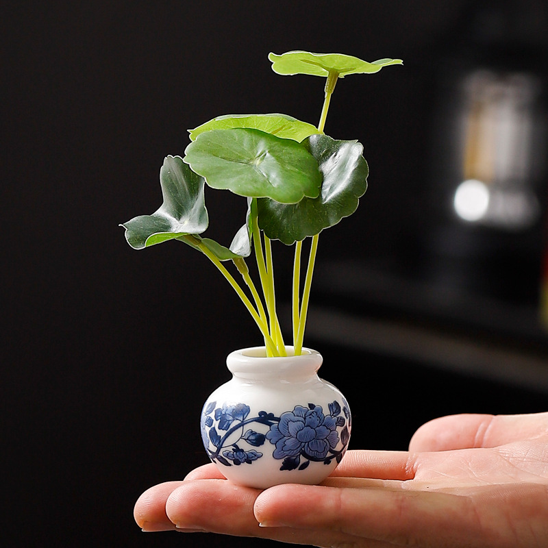 Mini small vase decoration, creative blue and white small jar, ceramic tabletop ornament
