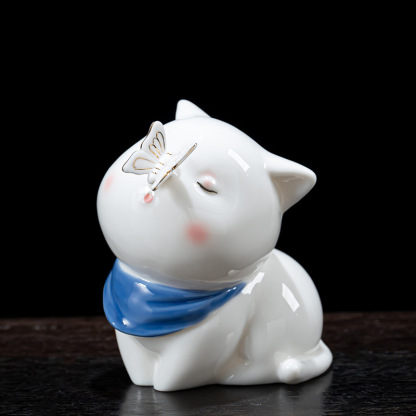 Cute ceramic kitten figurine, a creative desk/office workstation stress-relieving animal-themed decorative item.