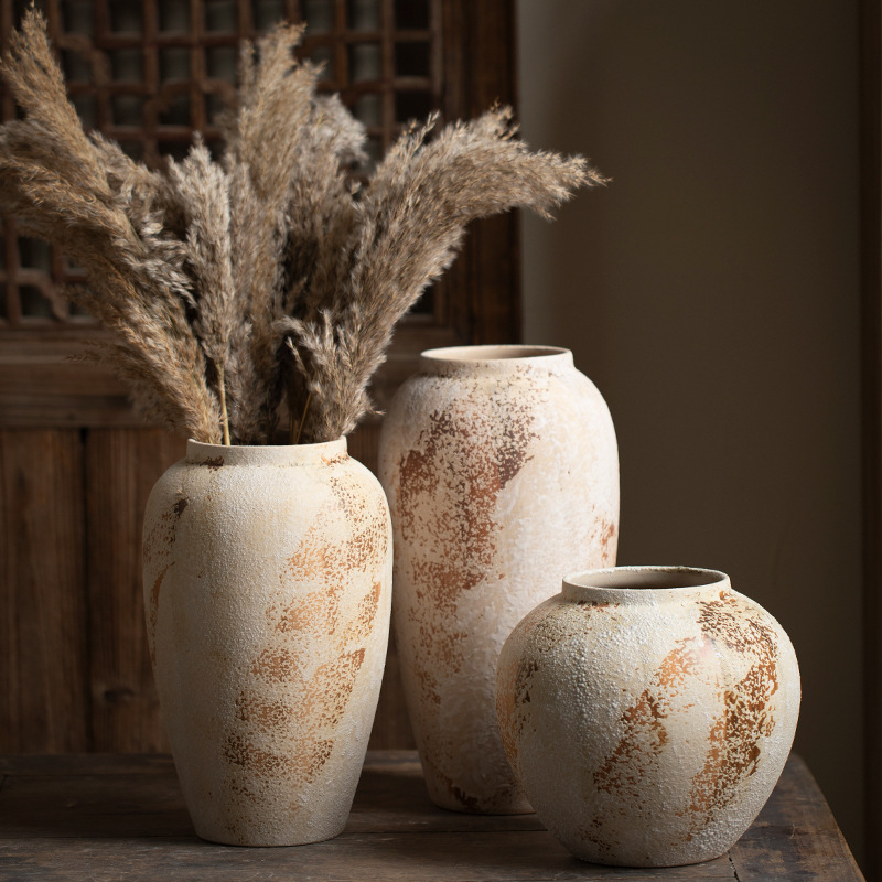 New Chinese style wabi-sabi decorative ornaments, mottled old-fashioned rough pottery jars, large ceramic vases for flower arrangements.