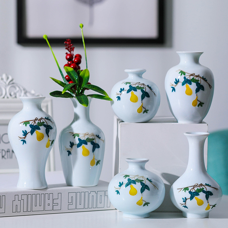 New hand-painted white porcelain mini vase, creative ceramic vase, white porcelain flower vase, mini porcelain ornament.